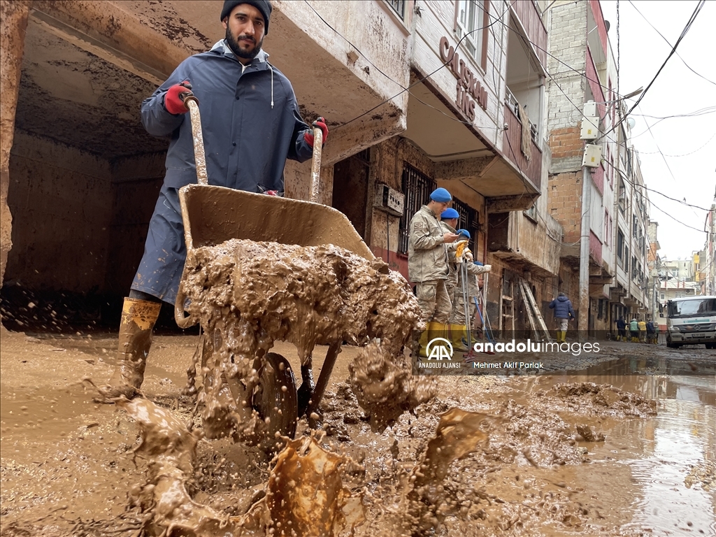 Şanlıurfa'da sel sonrası temizlik çalışmaları devam ediyor