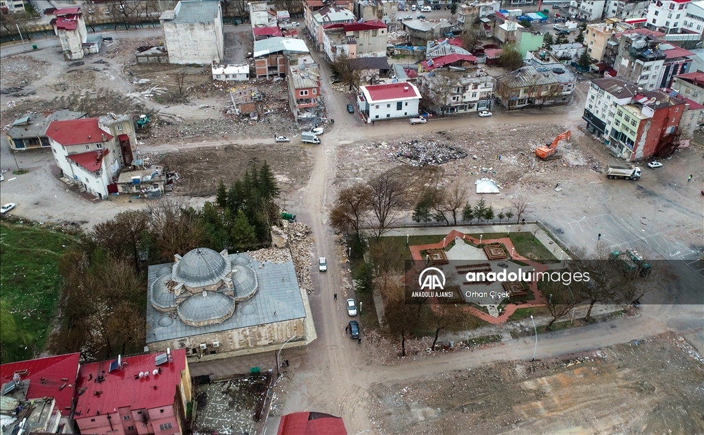 İkinci depremin merkez üssü Elbistan'da 19 cami hasar gördü