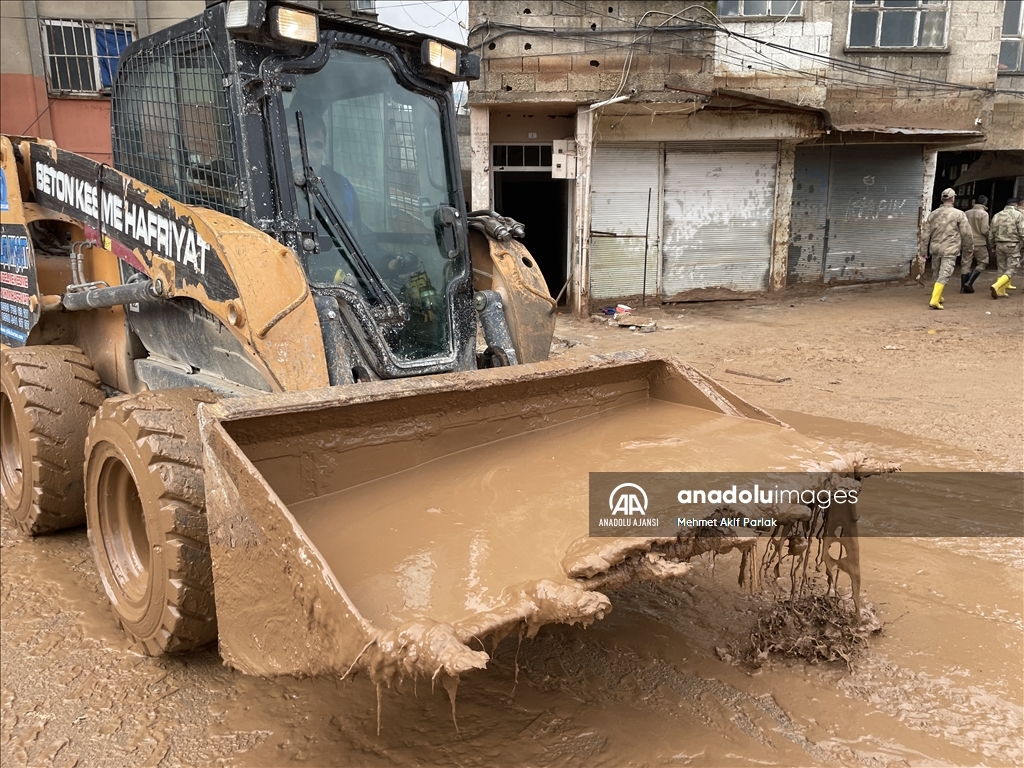 Şanlıurfa'da sel sonrası temizlik çalışmaları devam ediyor