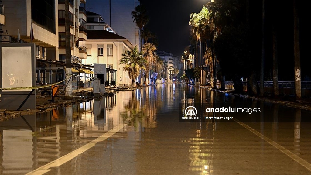 Hatay'ın İskenderun ilçesinde deniz seviyesi yükseldi