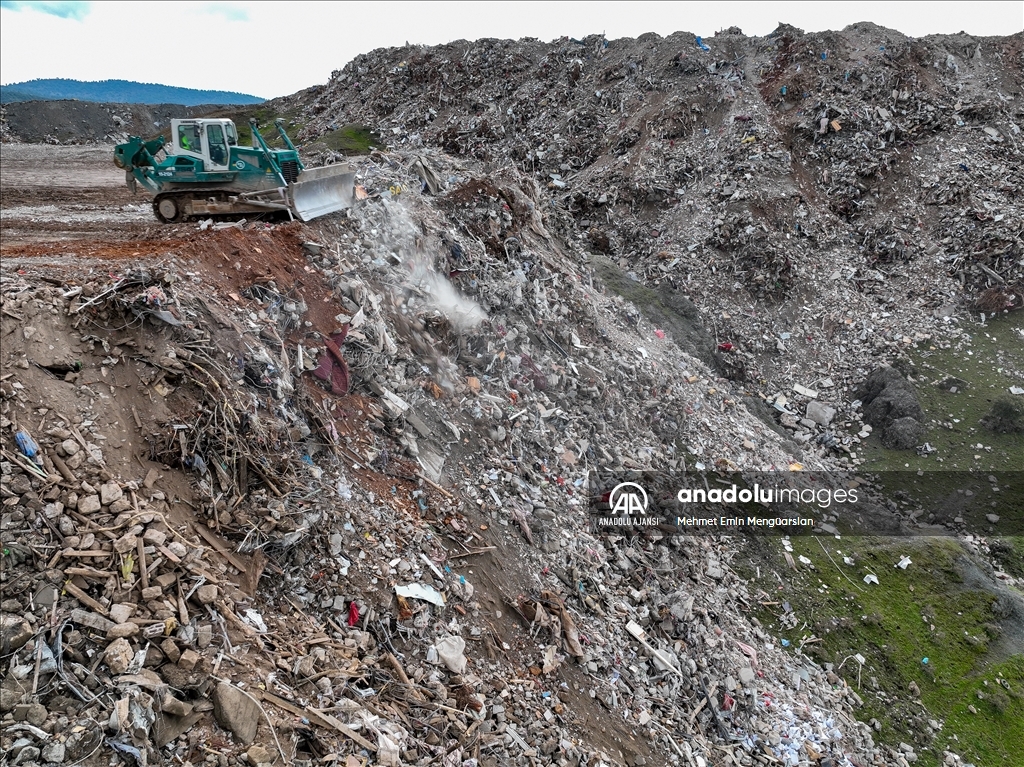 Kahramanmaraş'taki deprem enkazlarından 1,4 milyon ton hafriyat taşındı
