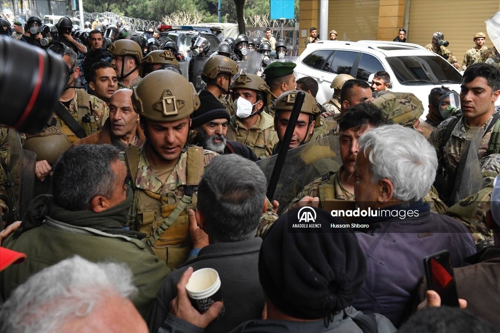 Lebanese protest to low wages