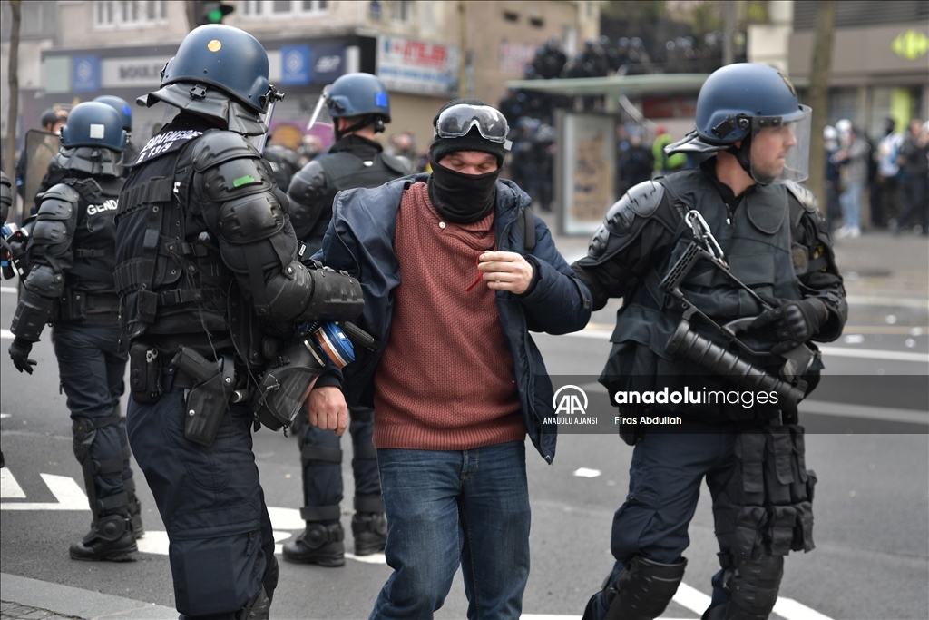 Paris'te emeklilik reformu karşıtı gösteride arbede yaşandı