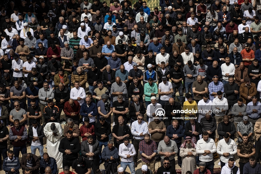 Mescid-i Aksa'da ramazan ayının ilk cuma namazı