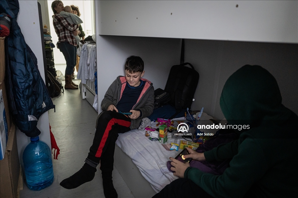 Ukrayna'da yaşam alanlarını terk etmek zorunda kalan ailelere modüler kasaba kuruldu