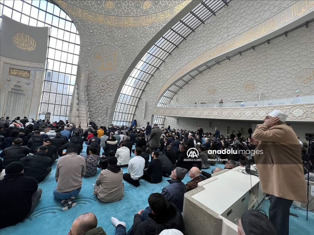 Almanya'da ramazan ayının ilk cuma namazı kılındı