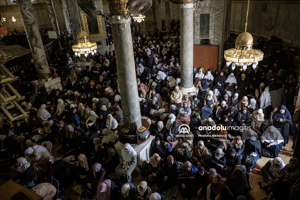 Mescid-i Aksa'da ramazan ayının ilk cuma namazı