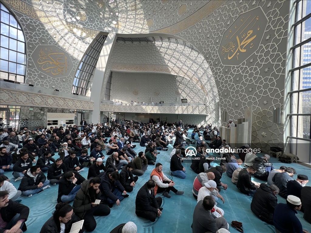 Almanya'da ramazan ayının ilk cuma namazı kılındı
