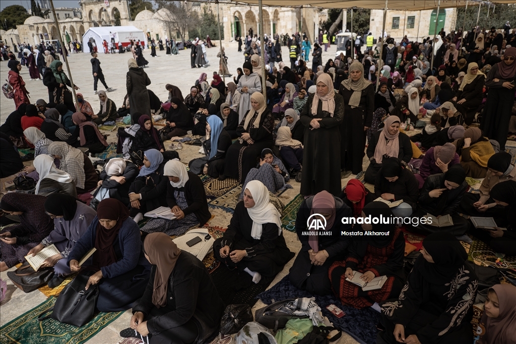 Mescid-i Aksa'da ramazan ayının ilk cuma namazı