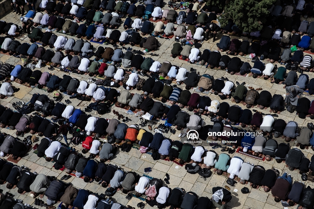 Mescid-i Aksa'da ramazan ayının ilk cuma namazı