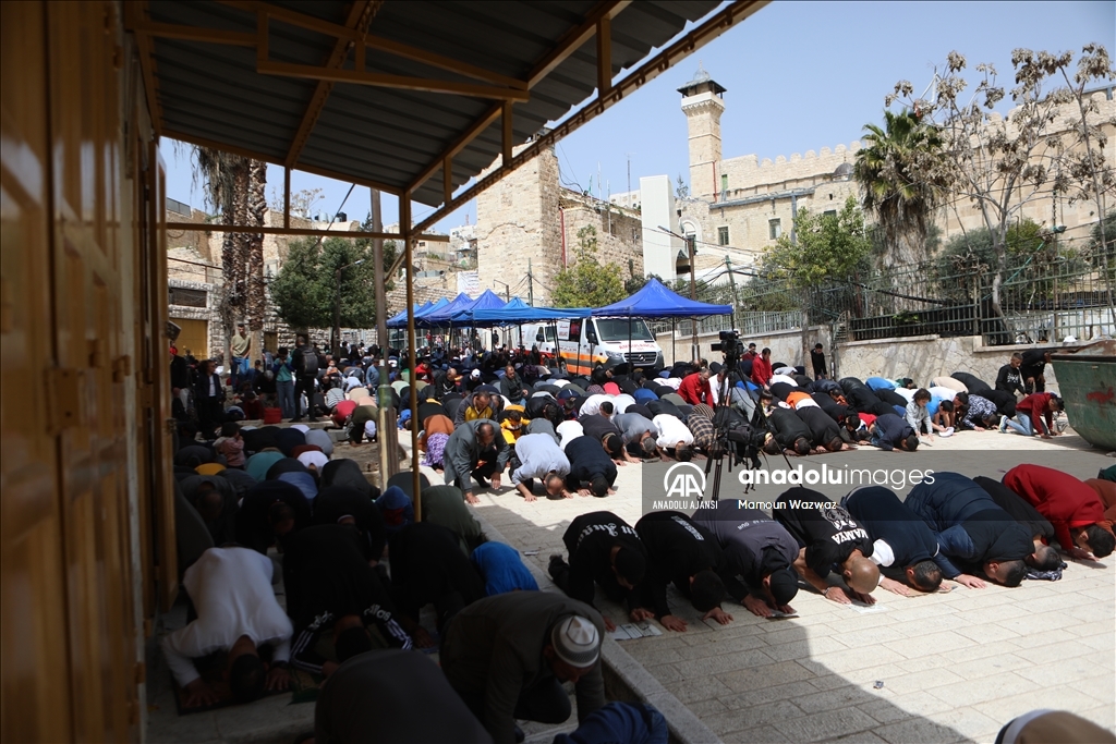 Filistin'de ramazan ayının ilk cuma namazı