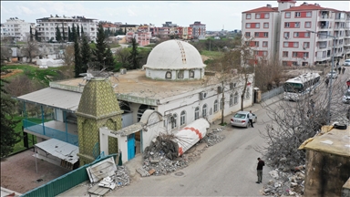 Adıyaman'da depremde minaresi yıkılan camide ezan sesi susmadı
