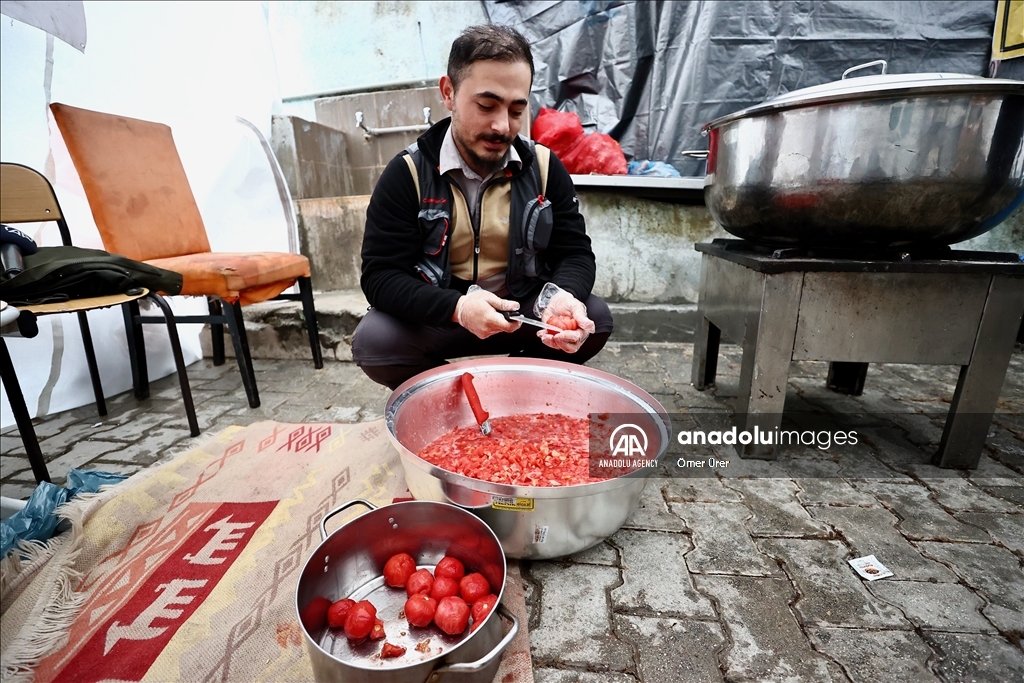 ترکمن‌های سوریه برای زلزله‌زدگان حاتای افطاری و سحری میدهند