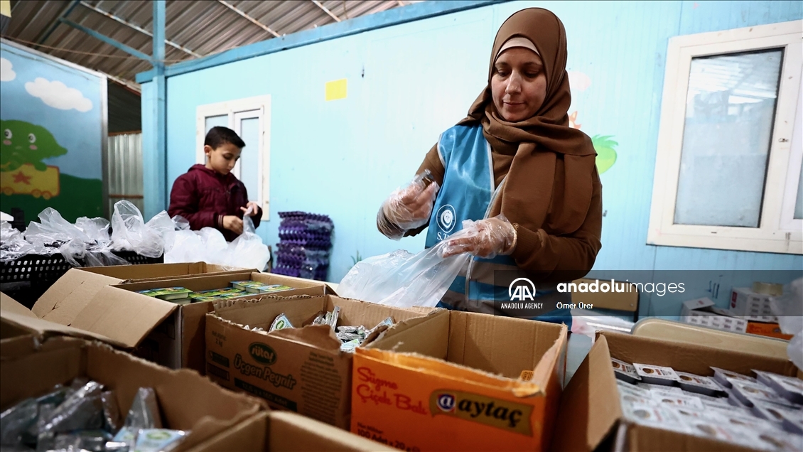 ترکمن‌های سوریه برای زلزله‌زدگان حاتای افطاری و سحری میدهند