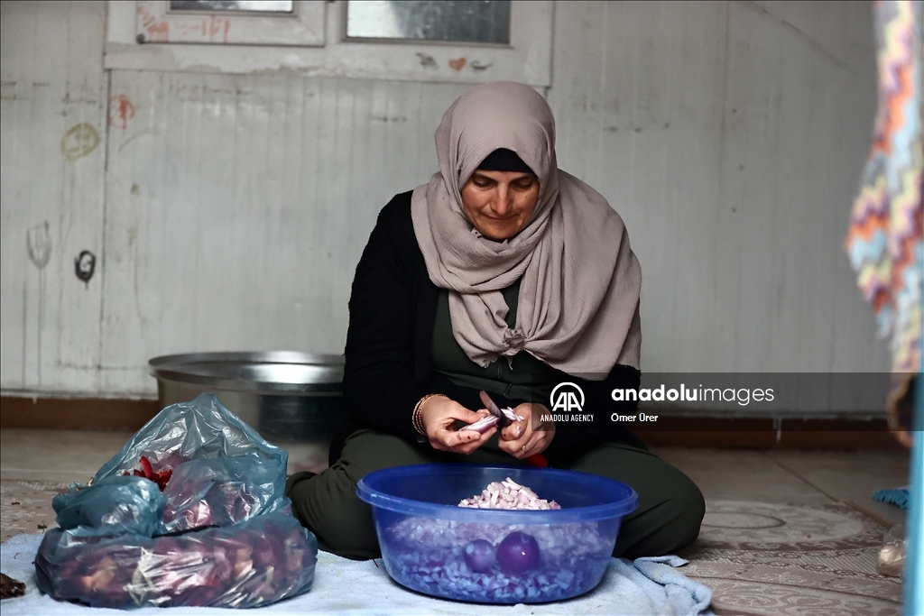 ترکمن‌های سوریه برای زلزله‌زدگان حاتای افطاری و سحری میدهند