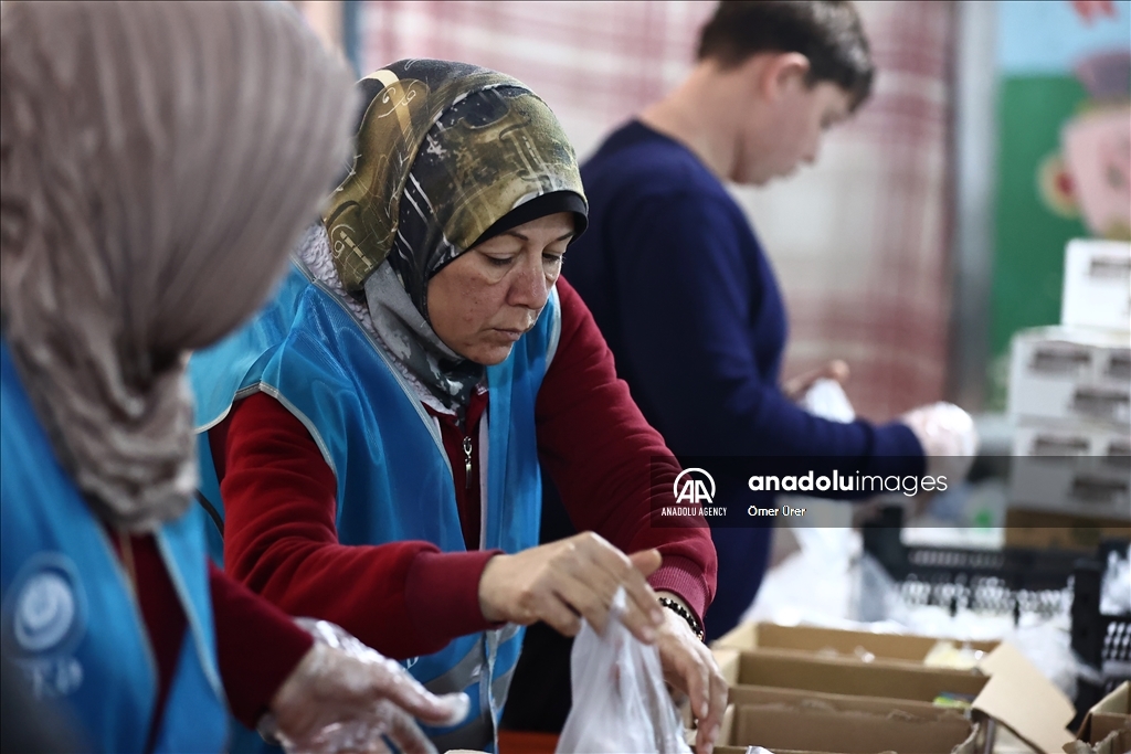 ترکمن‌های سوریه برای زلزله‌زدگان حاتای افطاری و سحری میدهند