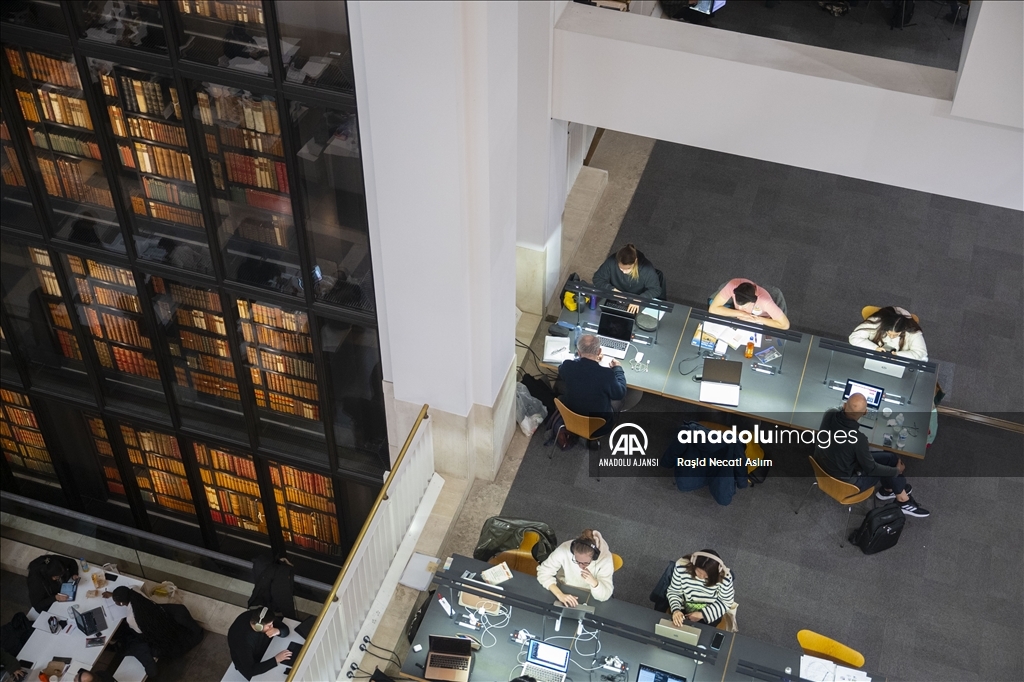 Londra kütüphaneleri koleksiyon büyüklüğü kadar mimarisiyle de dikkati çekiyor