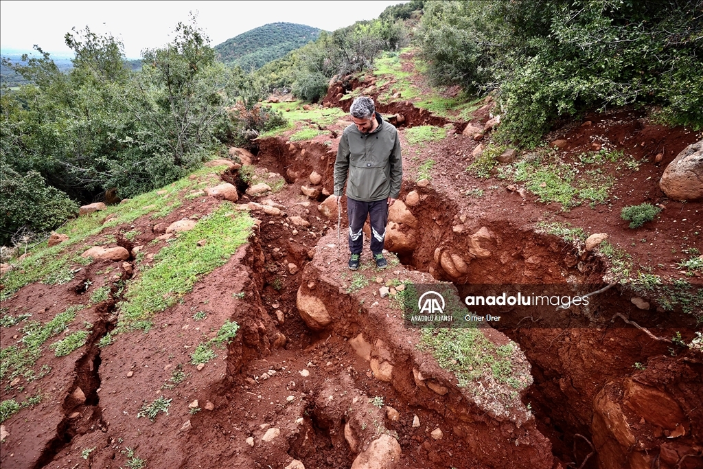 Hatay Hassa'daki yüzey kırıkları depremlerin etkisini gözler önüne seriyor