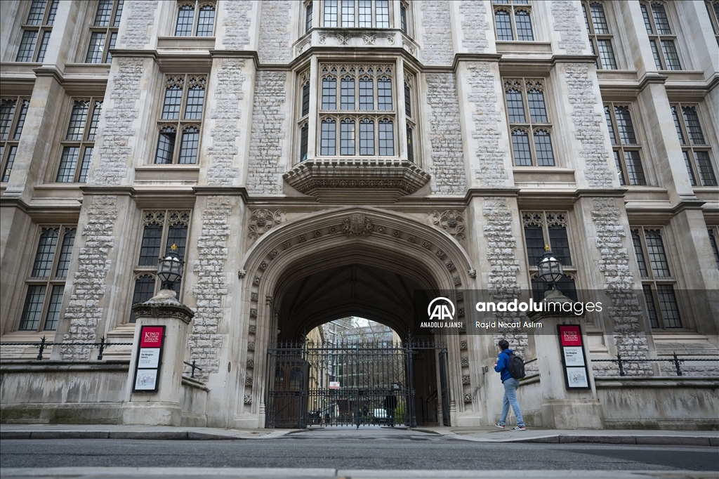 Londra kütüphaneleri koleksiyon büyüklüğü kadar mimarisiyle de dikkati çekiyor