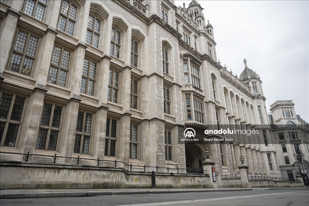 Londra kütüphaneleri koleksiyon büyüklüğü kadar mimarisiyle de dikkati çekiyor