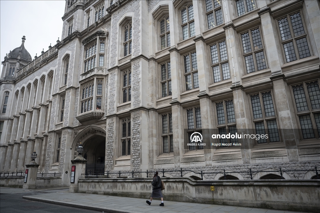 Londra kütüphaneleri koleksiyon büyüklüğü kadar mimarisiyle de dikkati çekiyor