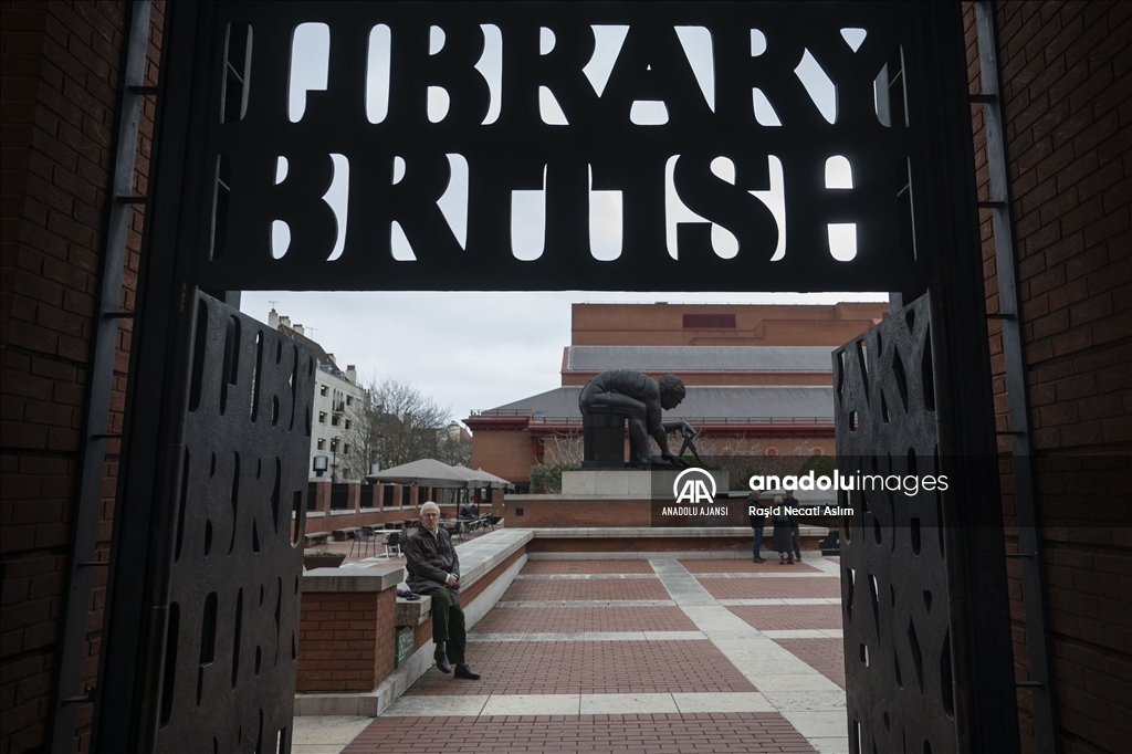 Londra kütüphaneleri koleksiyon büyüklüğü kadar mimarisiyle de dikkati çekiyor