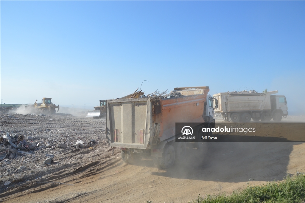 İskenderun'da yıkılan binaların enkazı 3 bin 635 dekarlık iki alanda toplanıyor