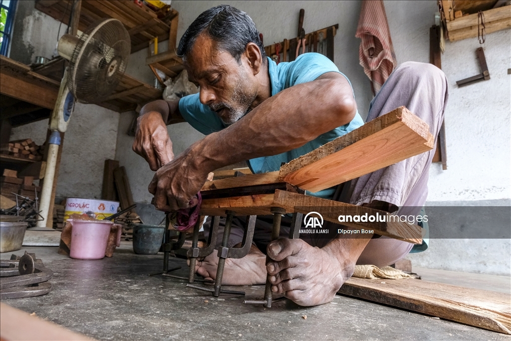 Hindistan'ın en büyük gitar üreticilerinden biri olan Chanditala Kaugachi köyü