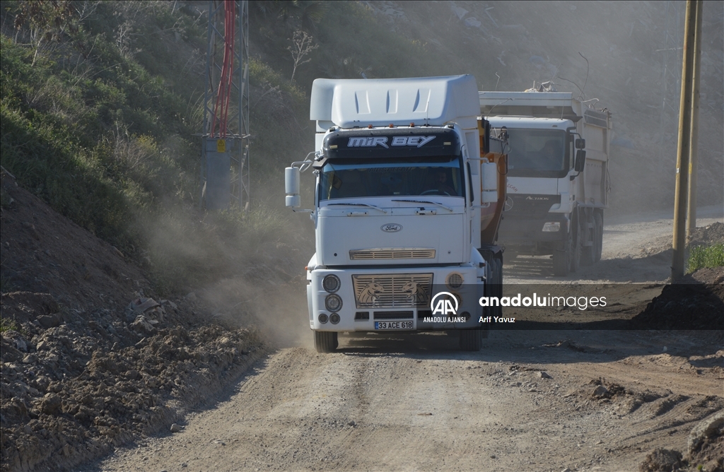 İskenderun'da yıkılan binaların enkazı 3 bin 635 dekarlık iki alanda toplanıyor