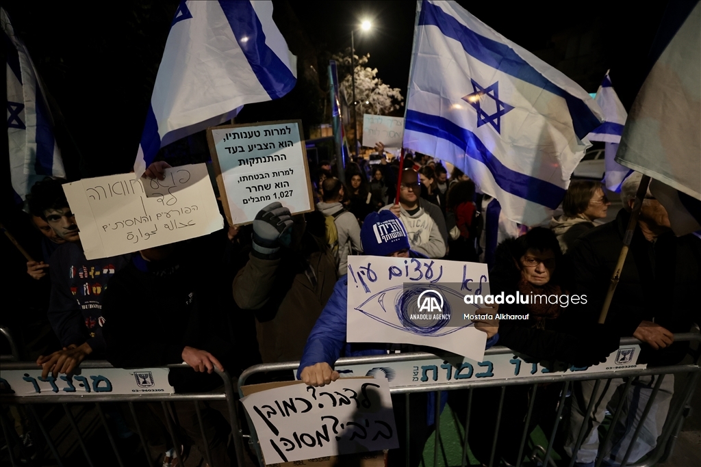 Aksi protes warga Israel di tengah negosiasi pemerintah dan oposisi 