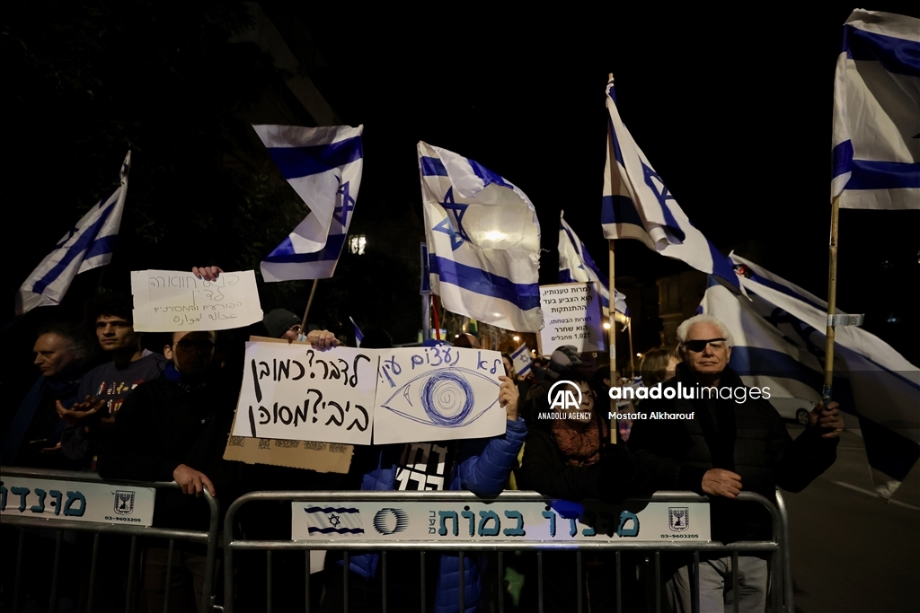 Aksi protes warga Israel di tengah negosiasi pemerintah dan oposisi 