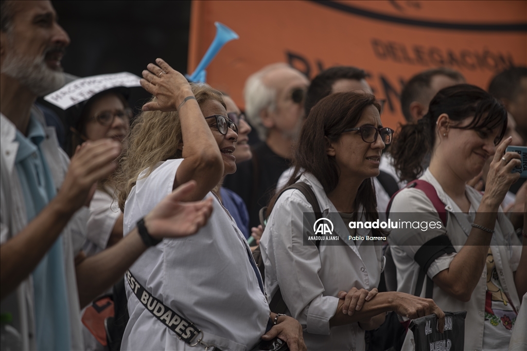 Arjantin'de sağlık personelleri protesto düzenledi