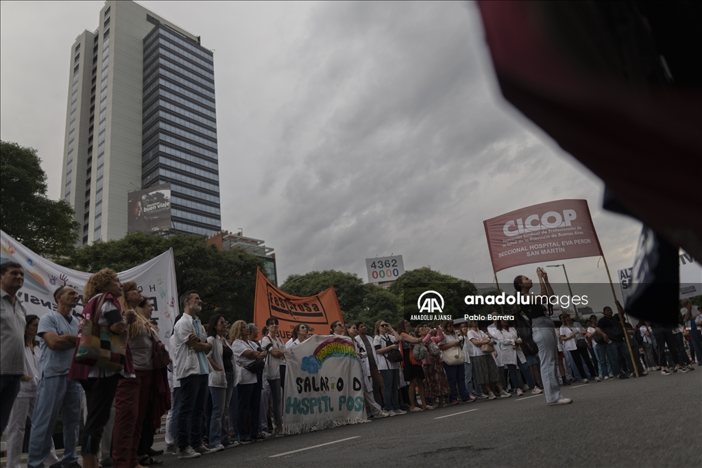 Arjantin'de sağlık personelleri protesto düzenledi