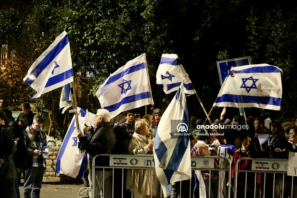 Aksi protes warga Israel di tengah negosiasi pemerintah dan oposisi 