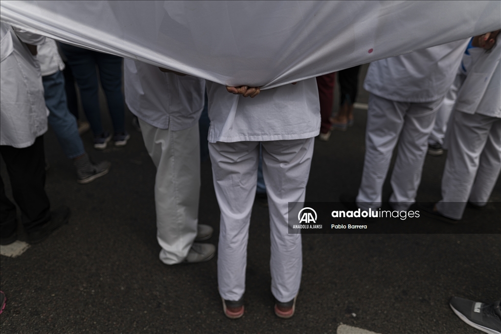 Arjantin'de sağlık personelleri protesto düzenledi