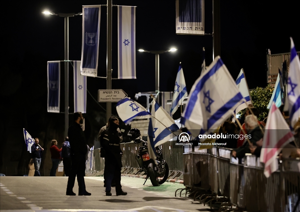 Aksi protes warga Israel di tengah negosiasi pemerintah dan oposisi 