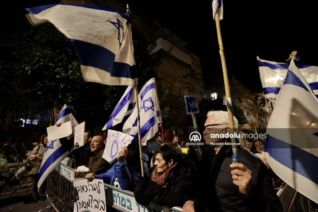 Aksi protes warga Israel di tengah negosiasi pemerintah dan oposisi 