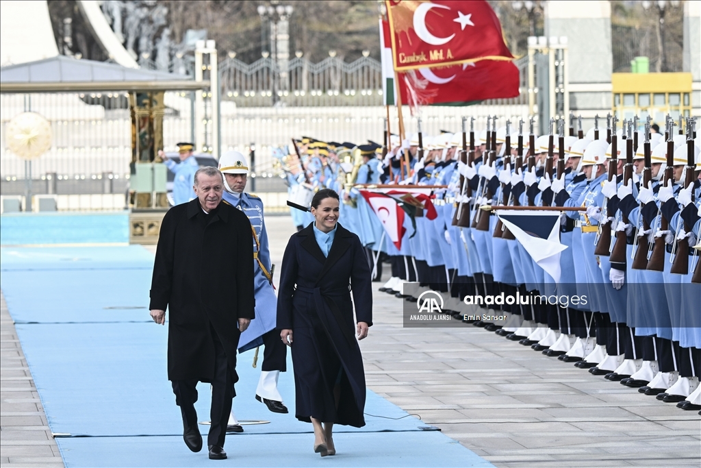 Cumhurbaşkanı Erdoğan, Macaristan Cumhurbaşkanı Novak'ı resmi törenle karşıladı