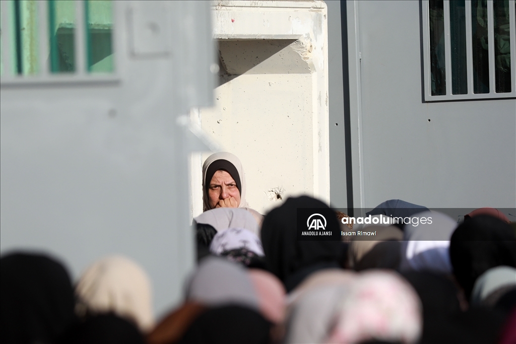 Ramazan ayının ikinci cuma namazı için Batı Şeria'dan Kudüs'e geçişler