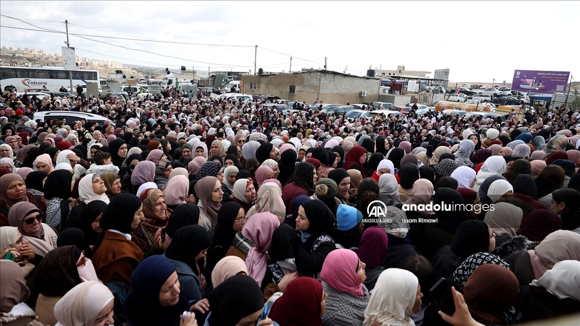 Ramazan ayının ikinci cuma namazı için Batı Şeria'dan Kudüs'e geçişler