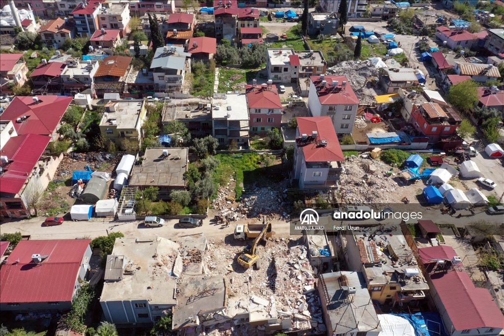 Depremin etkilediği Kırıkhan'da enkazın yüzde 54'ü kaldırıldı