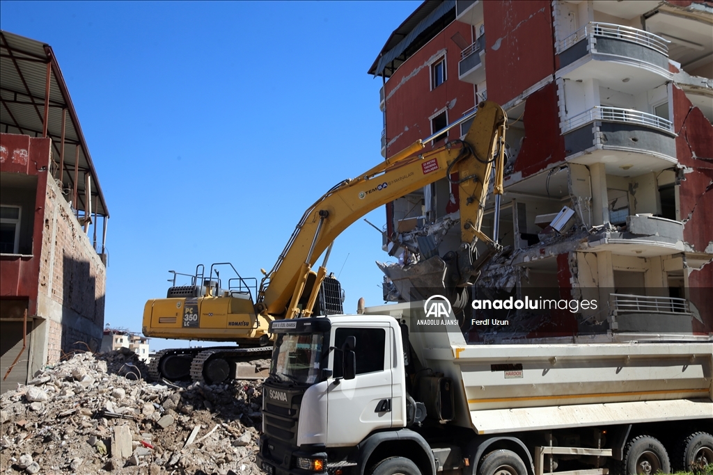 Depremin etkilediği Kırıkhan'da enkazın yüzde 54'ü kaldırıldı