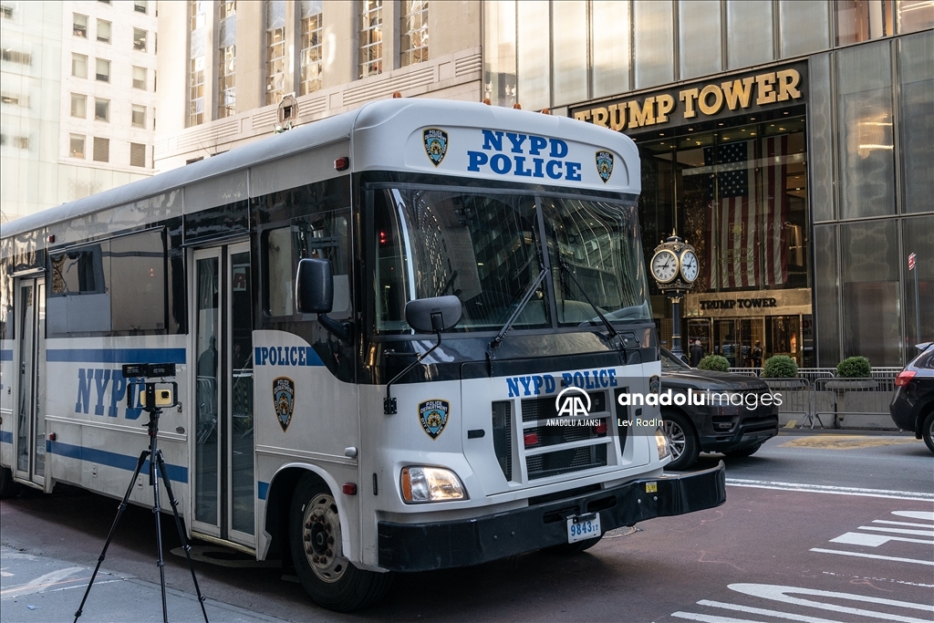 Trump Tower bariyerler ile çevrildi