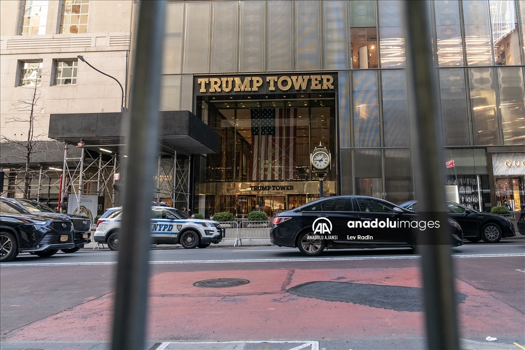 Trump Tower bariyerler ile çevrildi