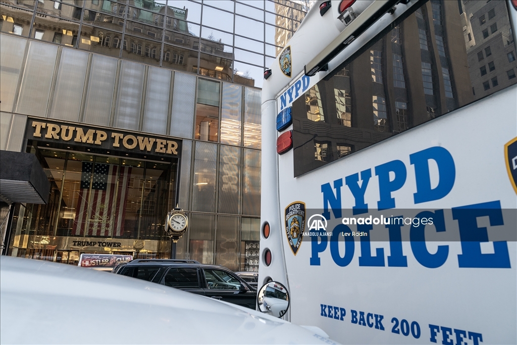 Trump Tower bariyerler ile çevrildi