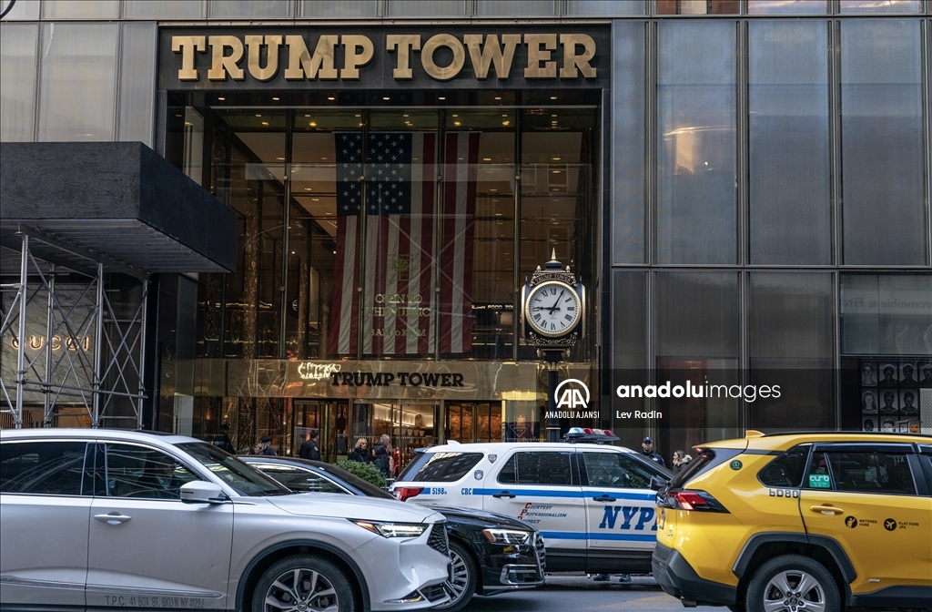 Trump Tower bariyerler ile çevrildi