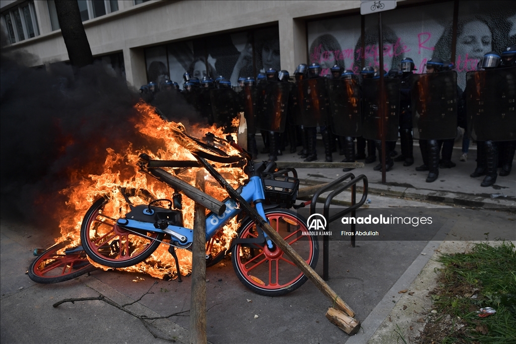 Fransa'da emeklilik reformu karşıtı gösteriler devam ediyor