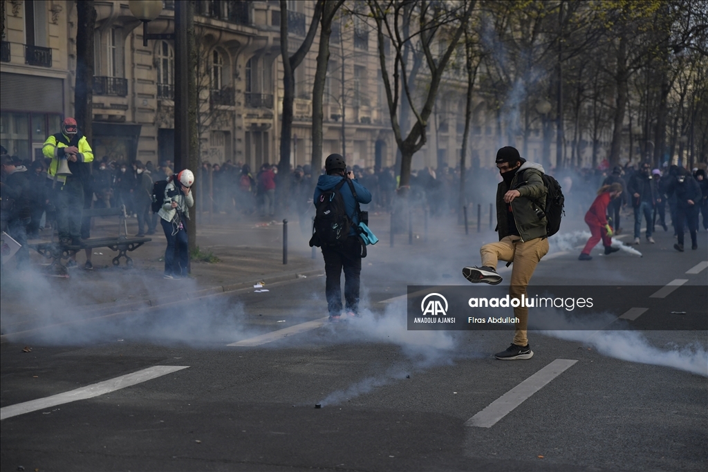 Fransa'da emeklilik reformu karşıtı gösteriler devam ediyor