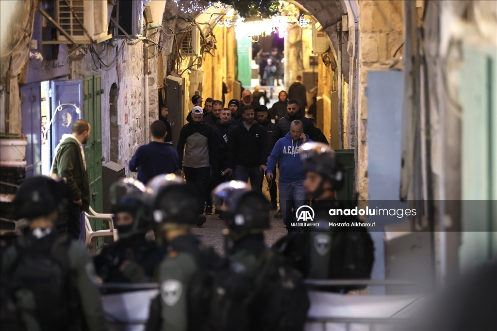 Forcat izraelite bastisin kompleksin e Xhamisë Al-Aksa për herë të dytë sot dhe sulmojnë besimtarët brenda