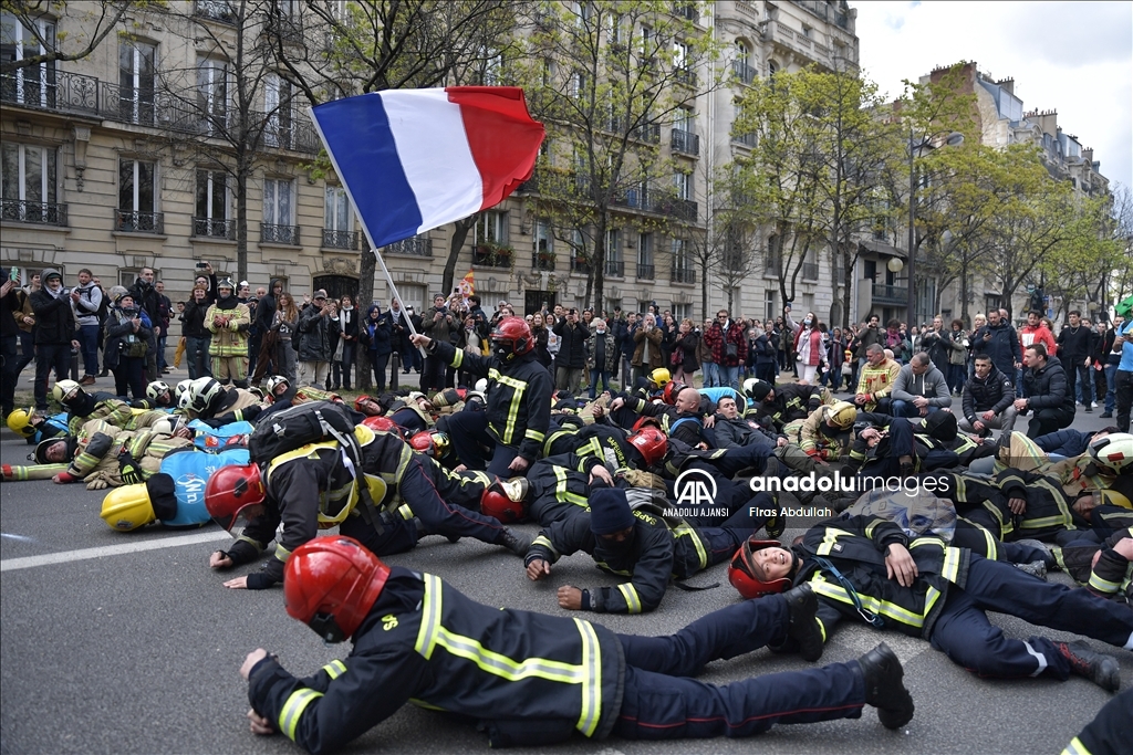Fransa'da emeklilik reformu karşıtı gösteriler devam ediyor
